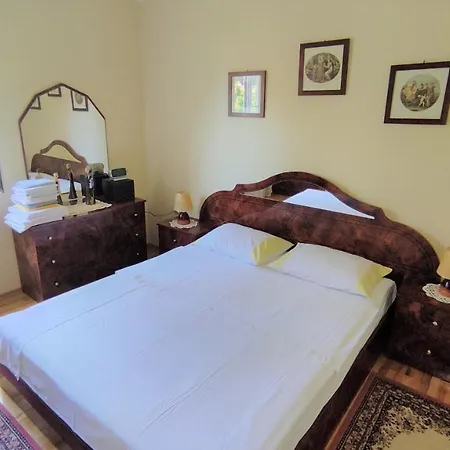 Jere Apartman *